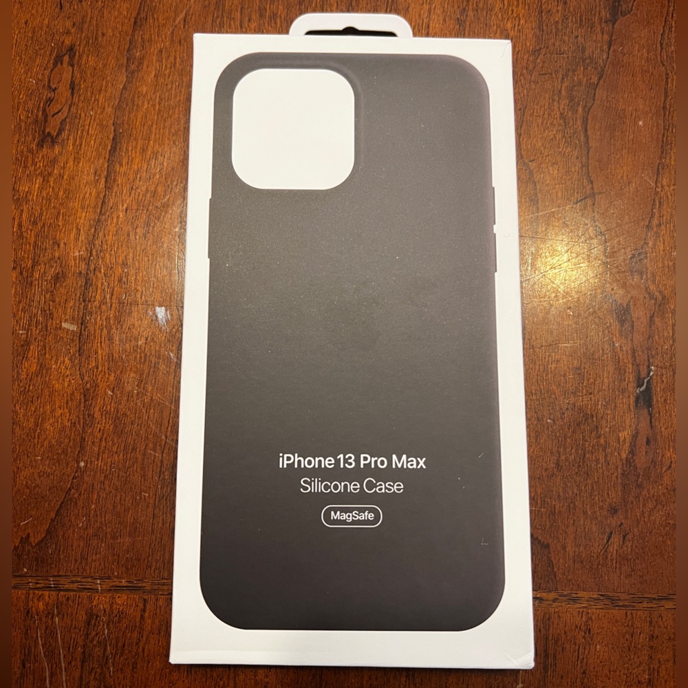 iPhone 13 Pro Max Silicone Case (with MagSafe)